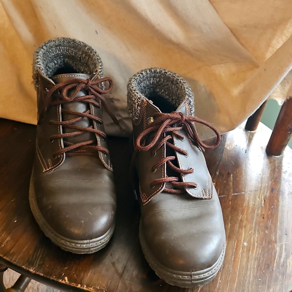 Brown Women’s Ankle Boots 8.5 Faux Leather with Knit Ankle Super Cute & Comfy!